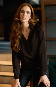 V-neck classic blouse - Stilshoppen