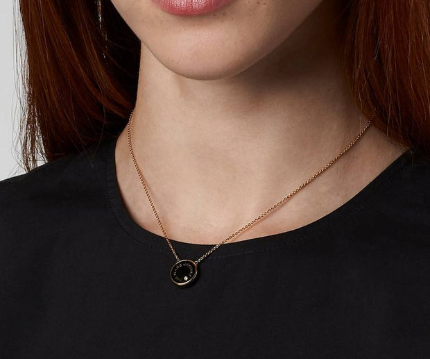 Sort The Medallion Pendant - Stilshoppen