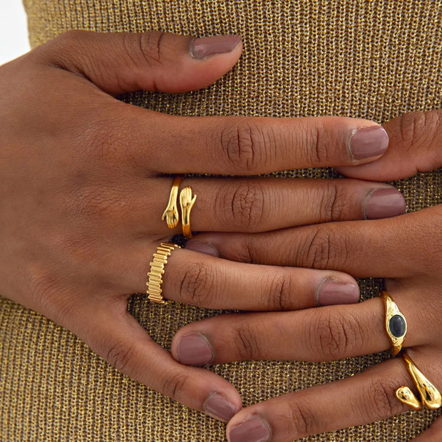 Kara Hug Me Ring