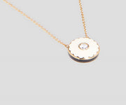 Sort/cream The Medallion Pendant - Stilshoppen