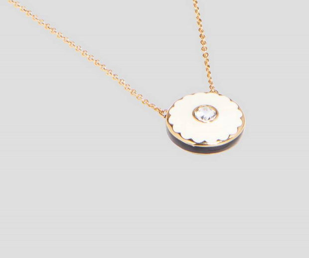 Sort/cream The Medallion Pendant - Stilshoppen