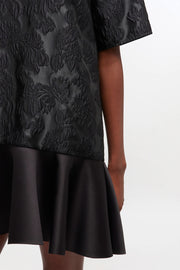 Sort Satin Cloque Mini V-neck Dress - Stilshoppen