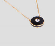 Sort The Medallion Pendant - Stilshoppen