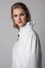Hvit Irene Ruffle Blouse - Stilshoppen