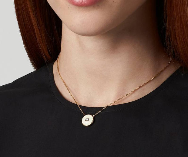 Sort/cream The Medallion Pendant - Stilshoppen