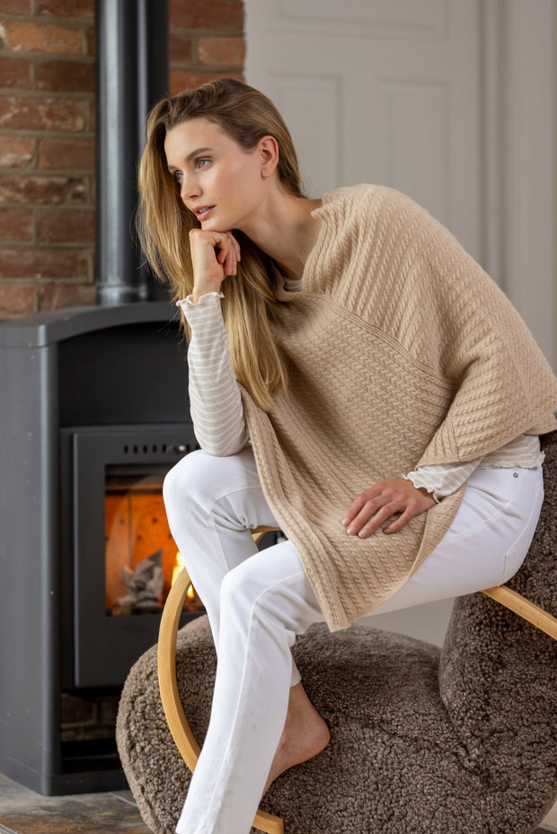 Light sand Cashmere cable poncho - Stilshoppen